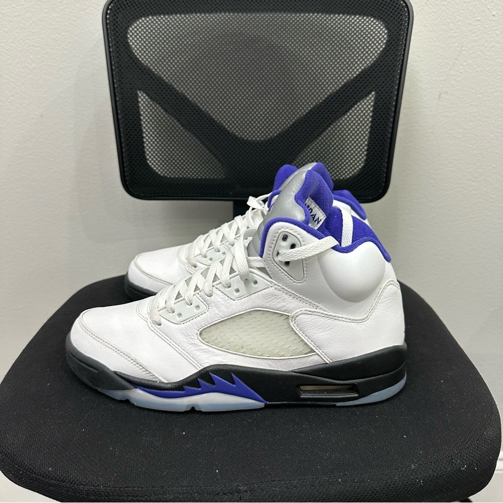 Jordan Athletic Shoes White and Purple